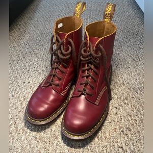 EUC Dr. marten made in England 1460 style boot